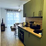 F1 Cozy, 150m De La Кань-сюр-Мер